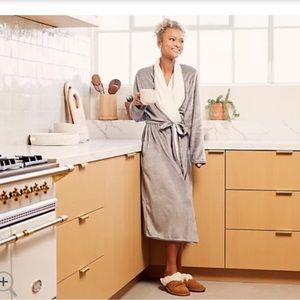 Koolaburra by UGG Lightweight
Plush Robe Size‎ “L” New without tags